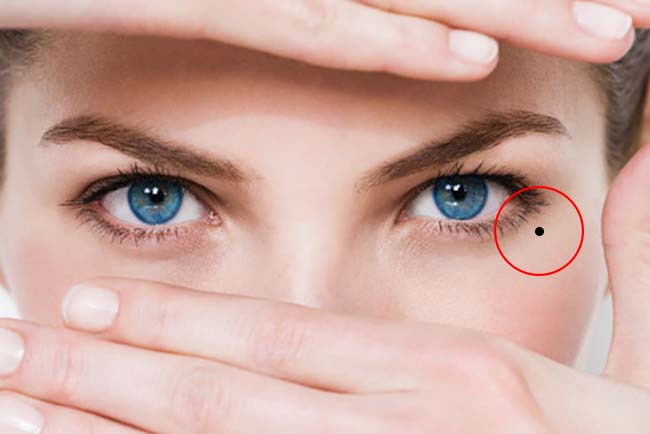 Nốt ruồi ở gần mắt có ý nghĩa gì? Có nên tẩy nốt ruồi ở gần mắt hay không?